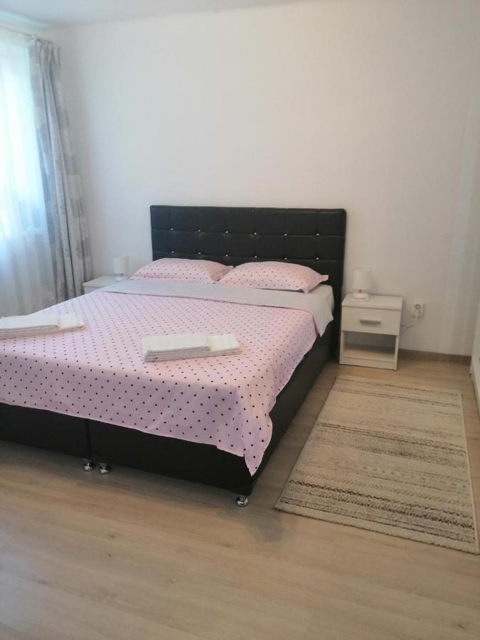 AmigoHD² Appartement Hunedoara Buitenkant foto