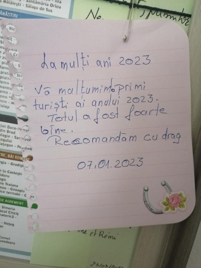AmigoHD² Appartement Hunedoara Buitenkant foto